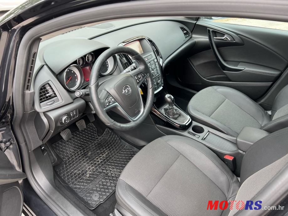 2015' Opel Astra Karavan photo #6