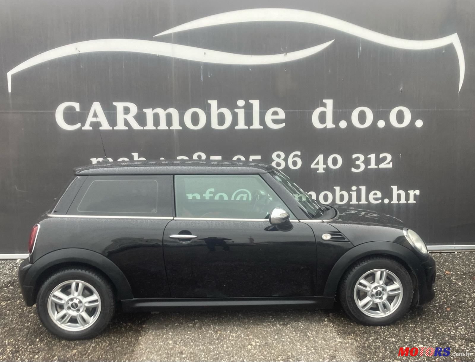 2013' MINI Cooper Cooper D photo #3