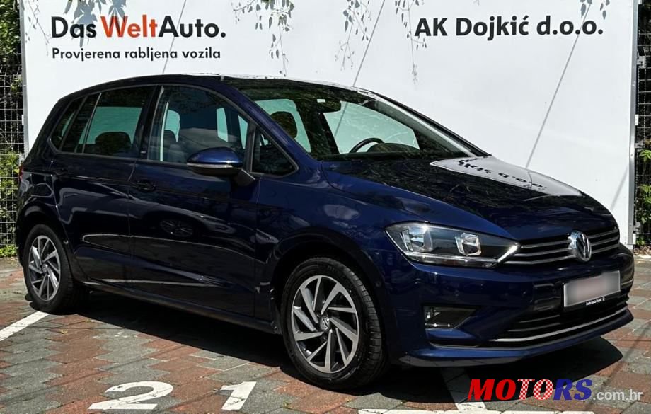 2017' Volkswagen Golf photo #2