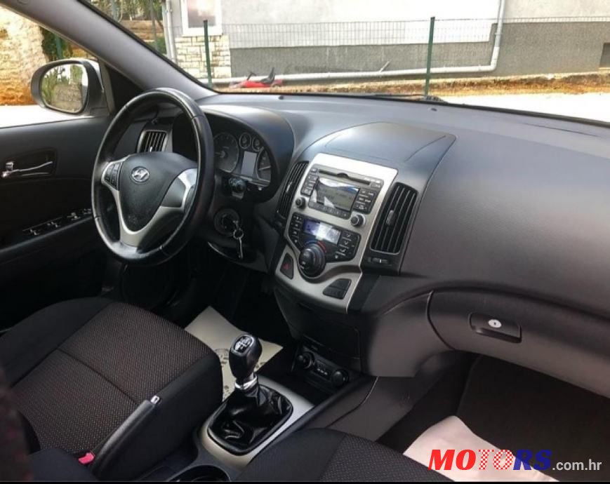 2011' Hyundai i30 1.4 photo #5