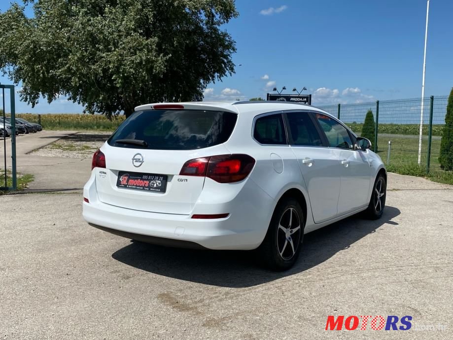 2011' Opel Astra Karavan photo #2