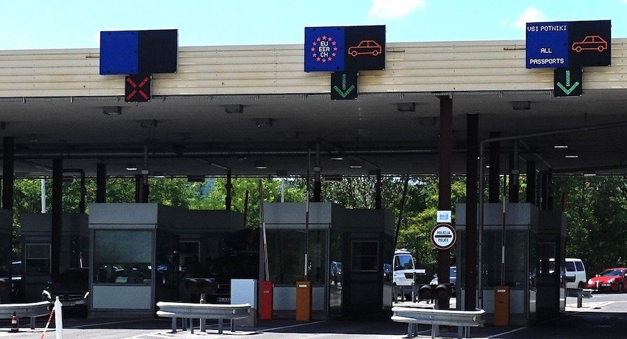 Pri ulasku u Hrvatsku vozači kažnjavani jer su pokušali izbjeći gužvu odabirom brže kolone