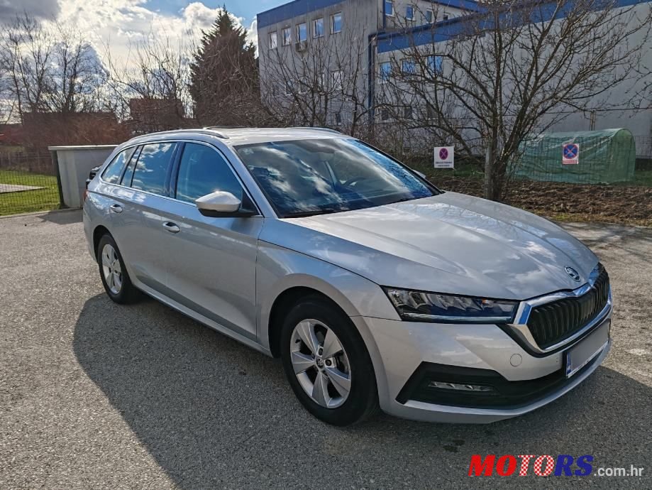 2020' Skoda Octavia Combi photo #2