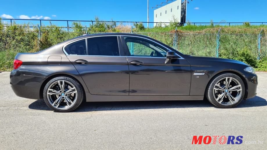 2013' BMW Serija 5 520D photo #4