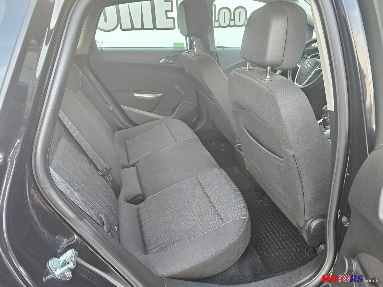 2011' Opel Astra 1,6 photo #3