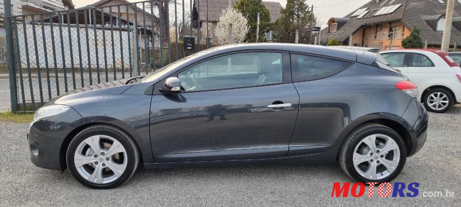 2010' Renault Megane Coupe 1,5 Dci photo #2