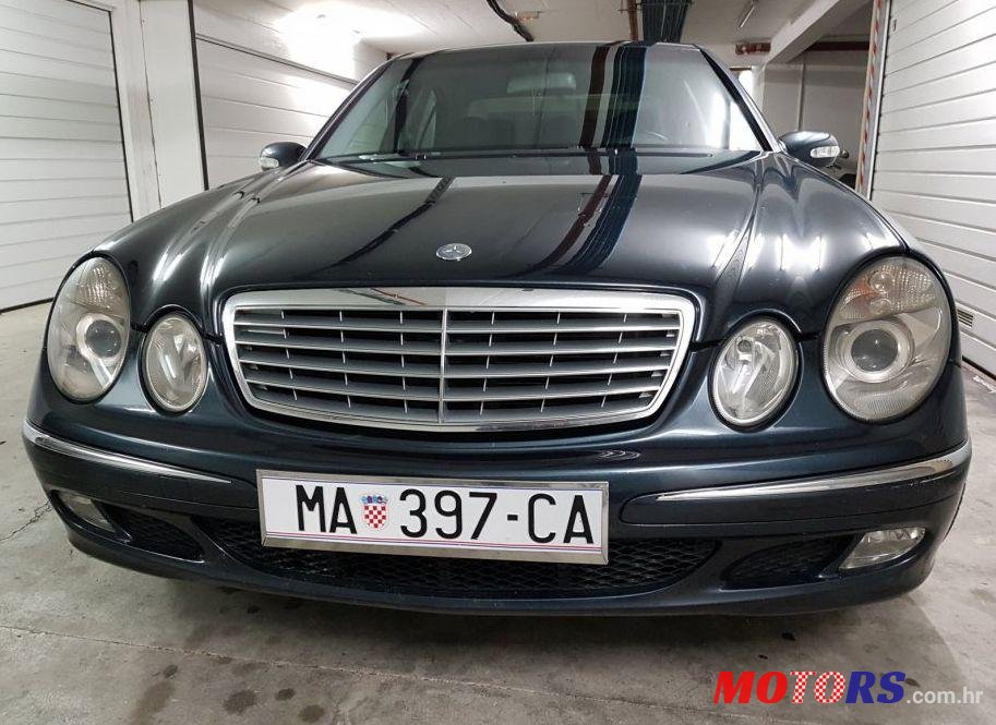 2002' Mercedes-Benz E-Class 220 Cdi photo #2