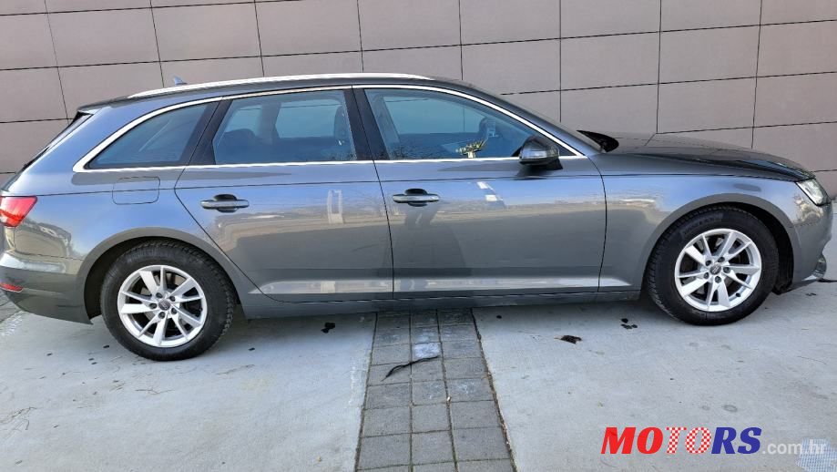 2016' Audi A4 Avant photo #5