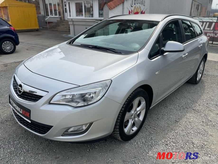 2011' Opel Astra Karavan photo #3