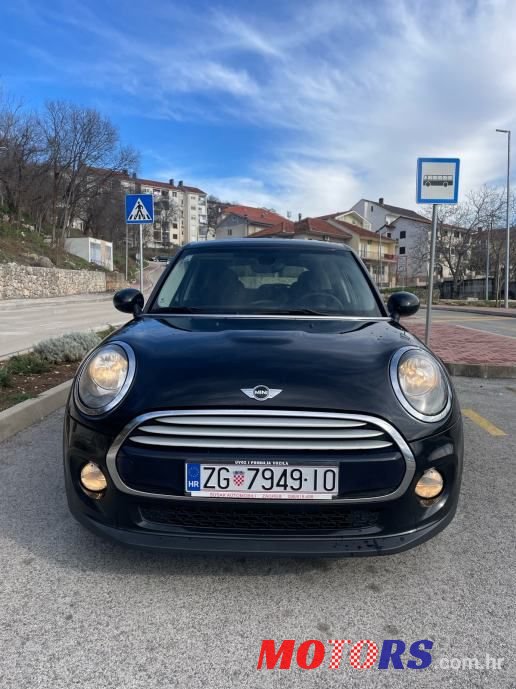 2016' MINI Cooper D photo #2