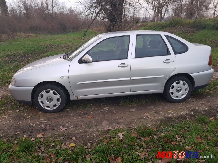 2001' Volkswagen Polo classic photo #1