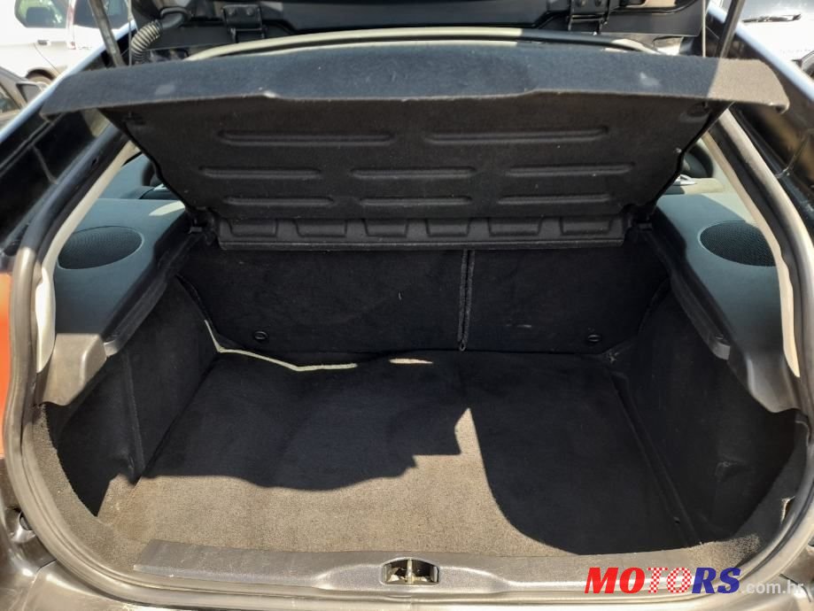 2005' Citroen C4 1,4 I 16V X photo #6