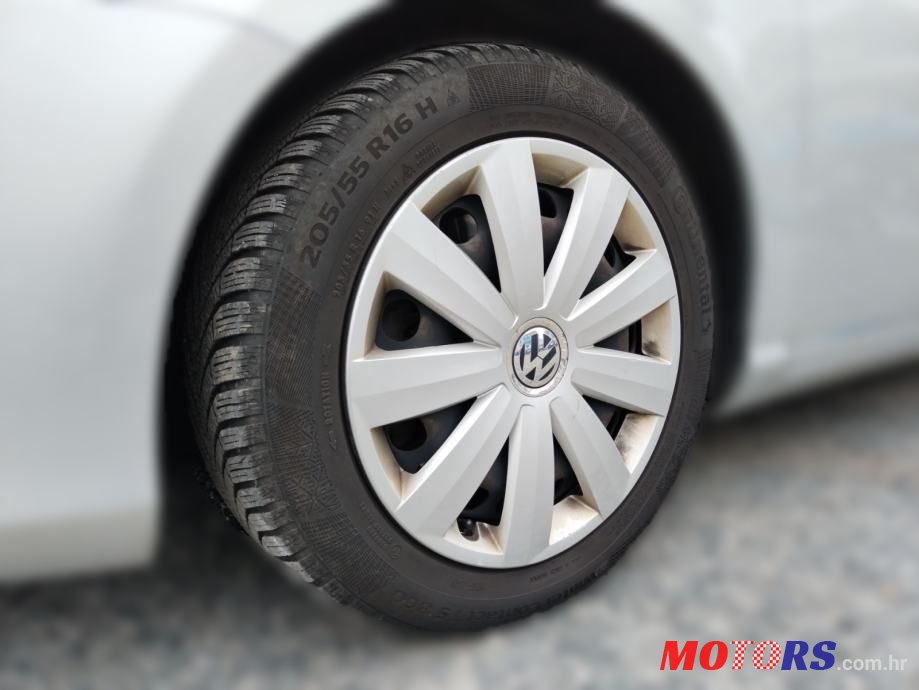 2011' Volkswagen Passat photo #6