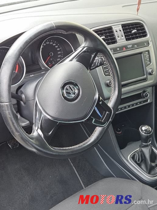 2016' Volkswagen Polo photo #6