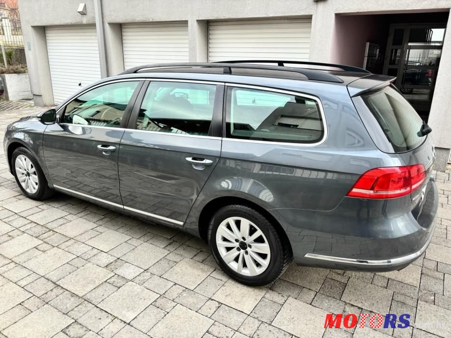 2011' Volkswagen Passat Variant photo #3