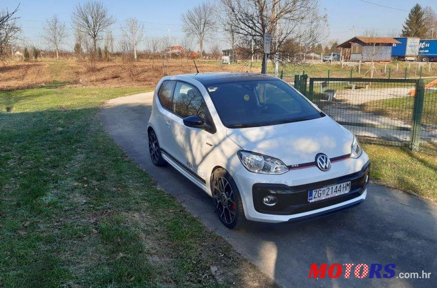 2019' Volkswagen Up! 1,0 Tsi photo #1