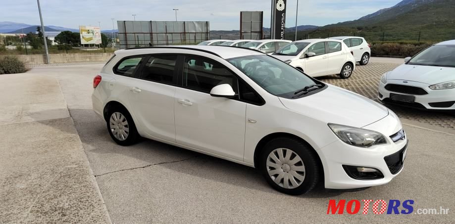 2014' Opel Astra Karavan photo #2