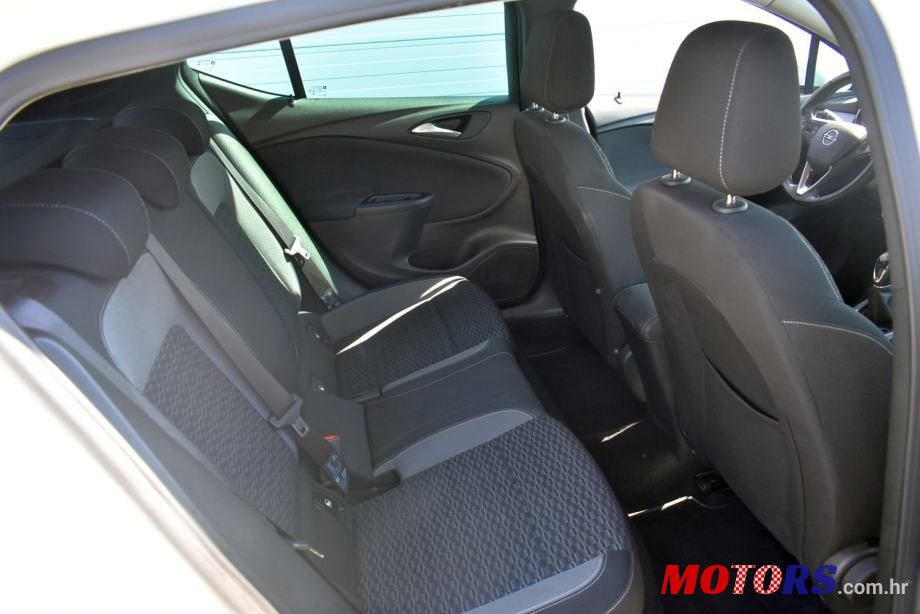 2020' Opel Astra photo #6