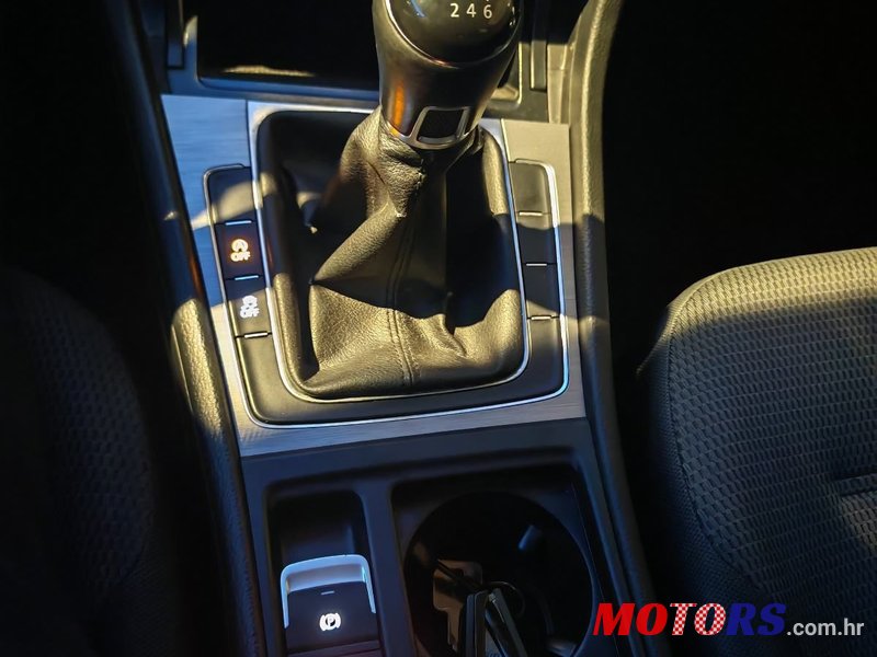 2015' Volkswagen Golf VII Variant photo #5