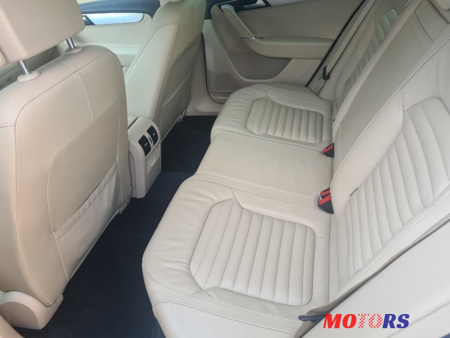 2013' Volkswagen Passat photo #4