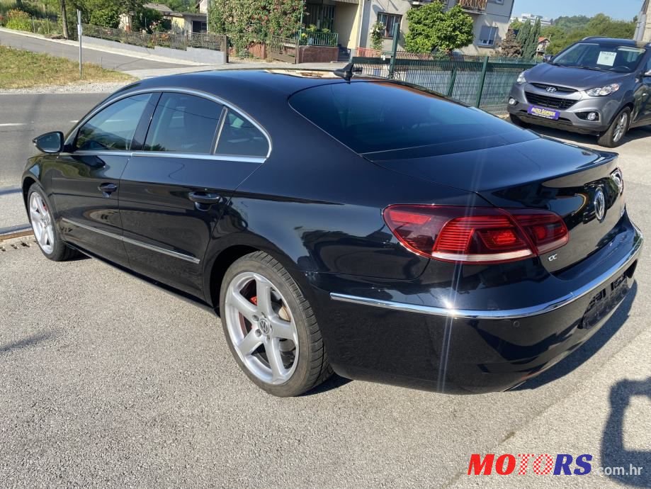 2013' Volkswagen Passat photo #2