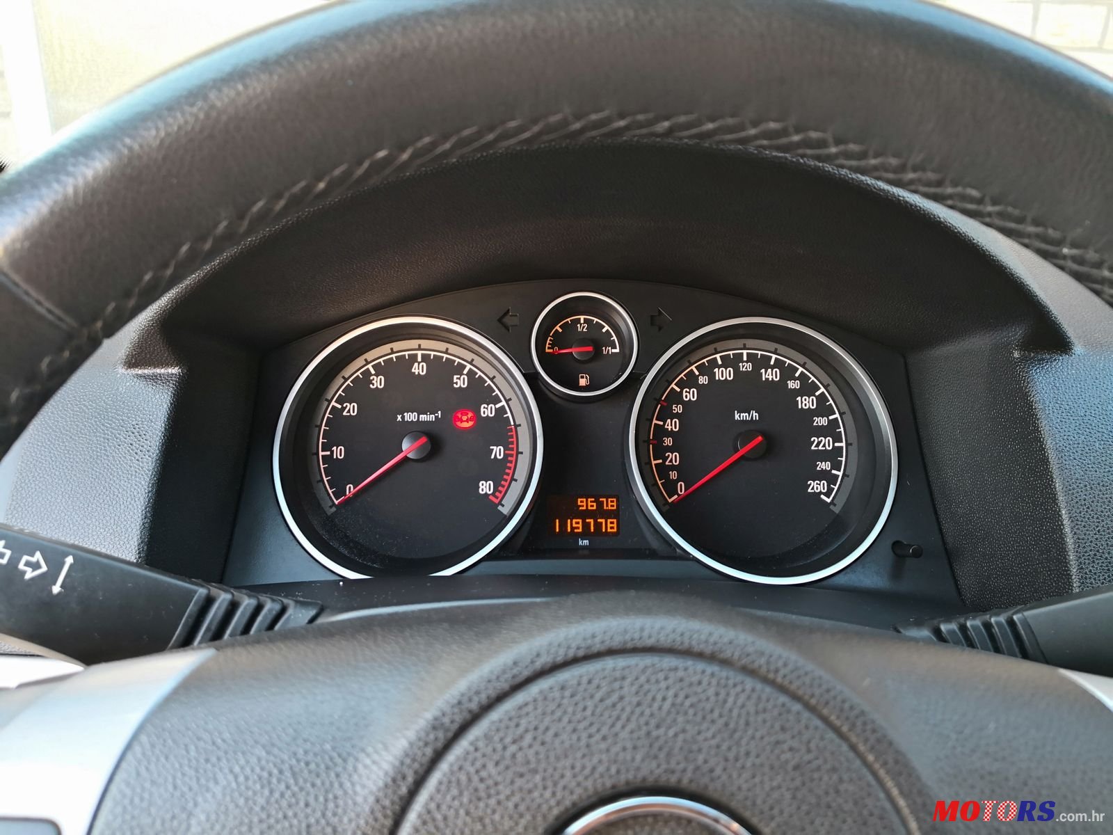 2010' Opel Astra H photo #5