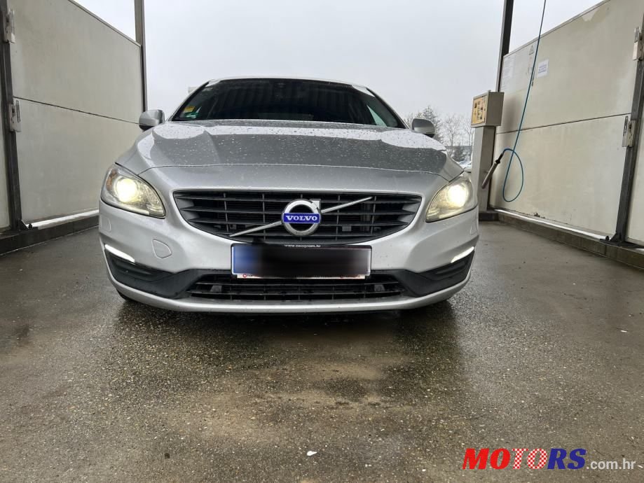 2017' Volvo V60 D3 photo #2