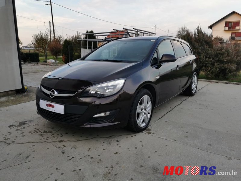 2015' Opel Astra Karavan photo #2