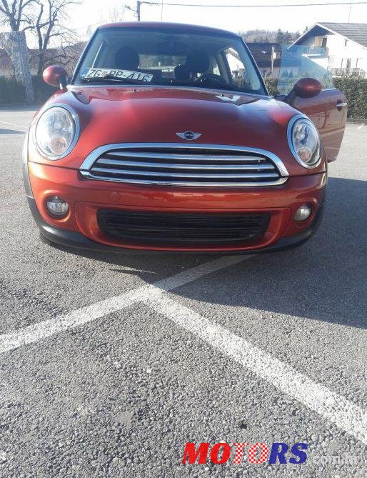 2011' MINI Cooper Cooper D photo #2