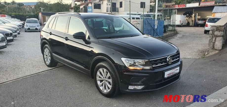 2017' Volkswagen Tiguan photo #2