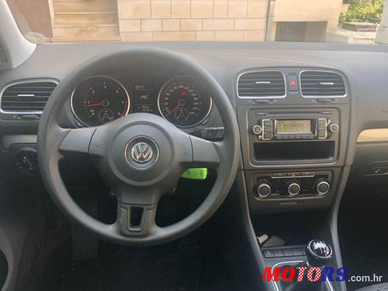 2011' Volkswagen Golf VI 1,6 Tdi photo #2