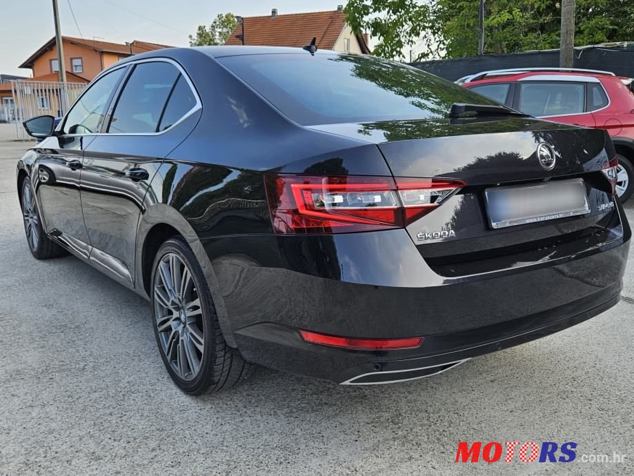 2018' Skoda Superb photo #4