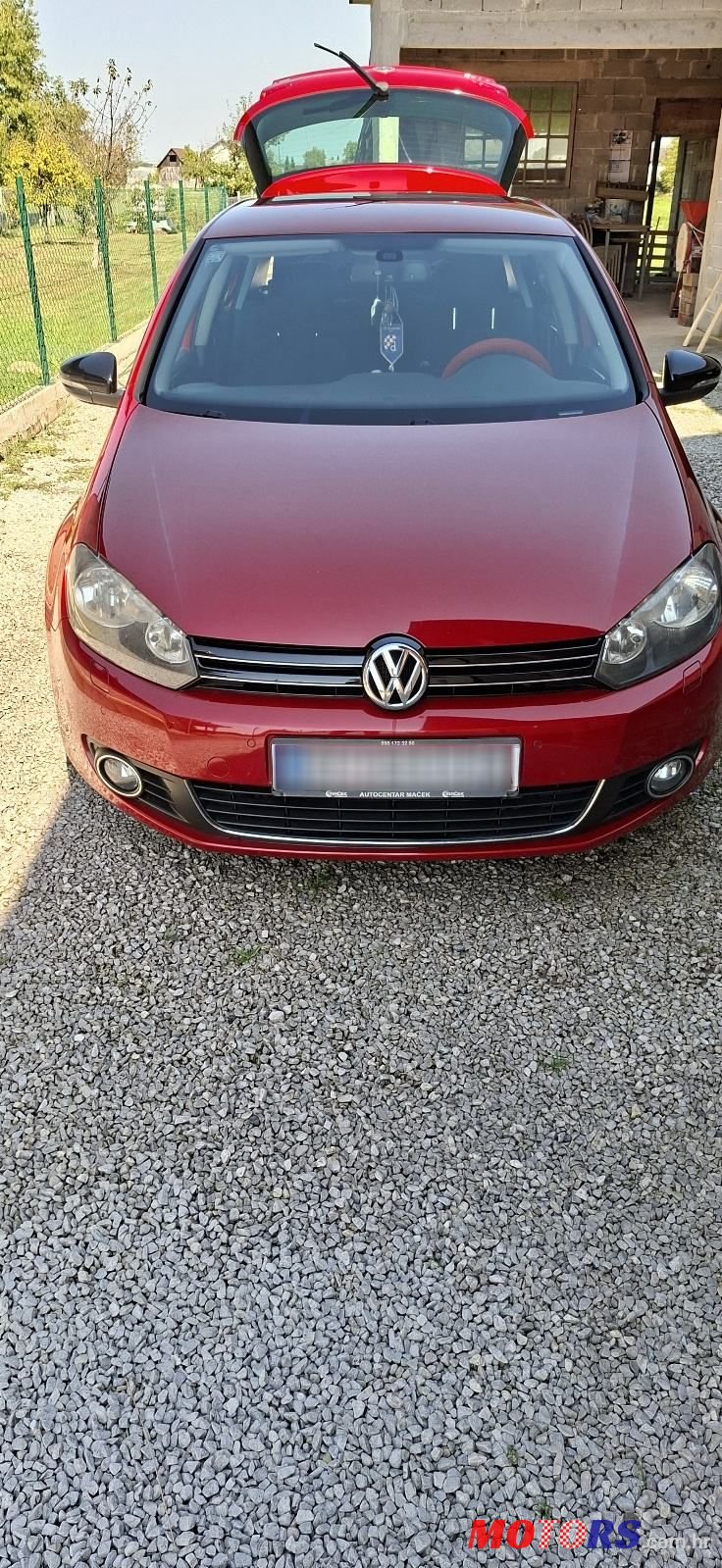 2011' Volkswagen Golf VI 1,6 Tdi photo #2