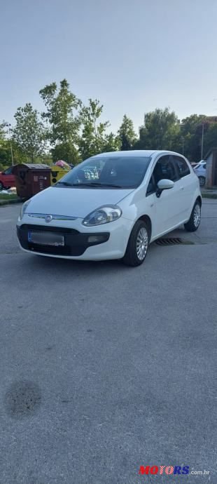 2011' Fiat Punto Evo photo #1