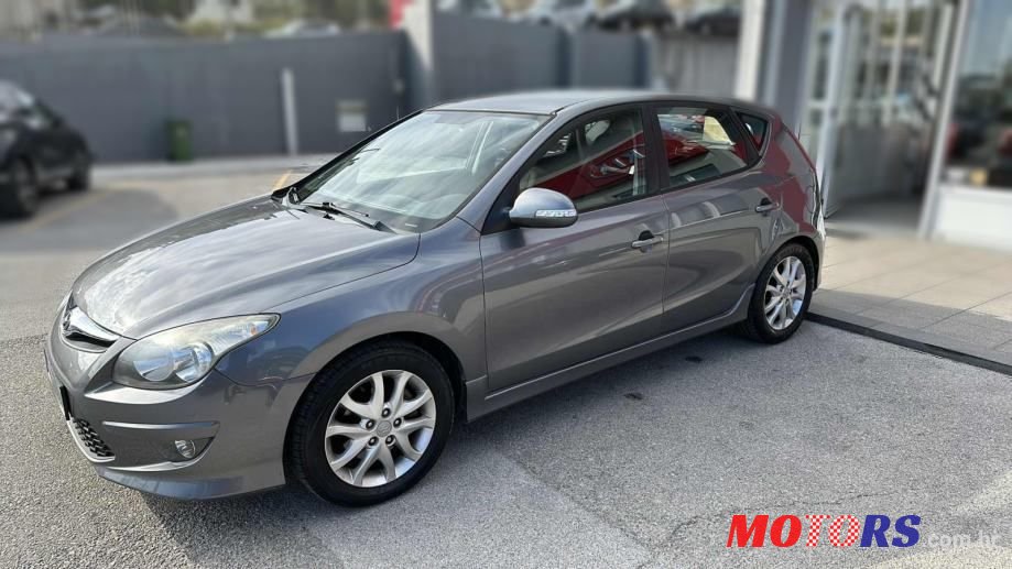 2011' Hyundai i30 1,4 16V photo #3