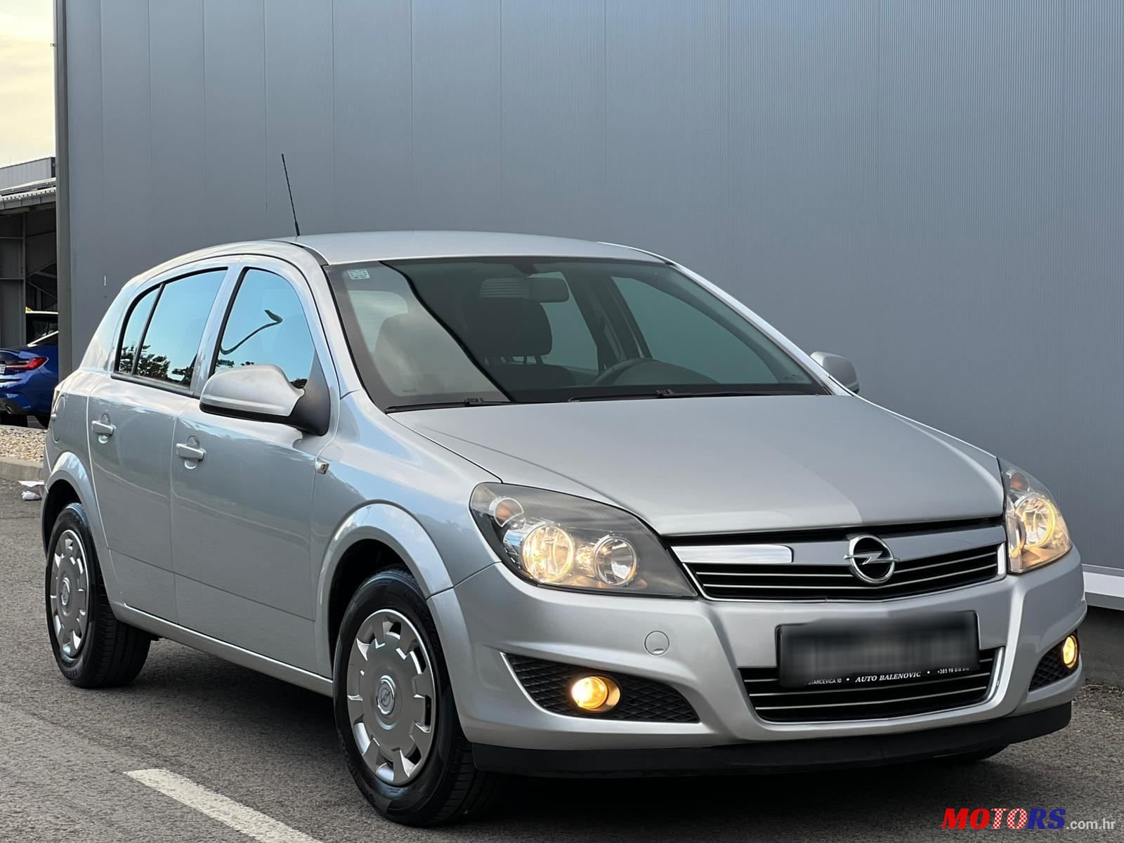 2010' Opel Astra 1,6 16V photo #1