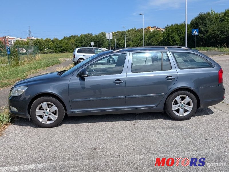 2012' Skoda Octavia Combi photo #2
