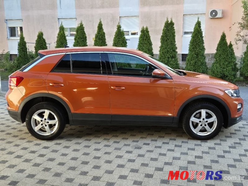 2020' Volkswagen T-Roc 1.6 Tdi photo #4