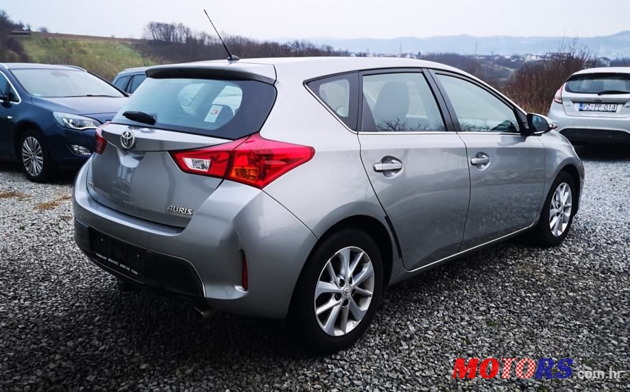 2013' Toyota Auris 2,0 D-4D photo #2