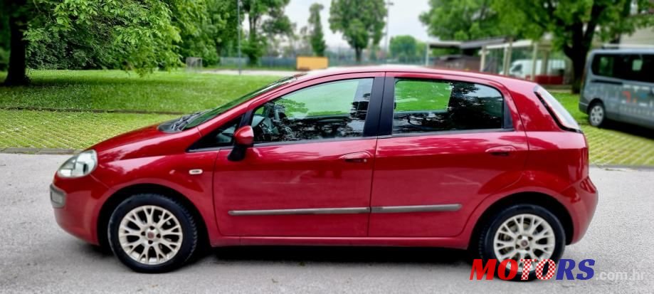 2011' Fiat Punto Evo photo #3