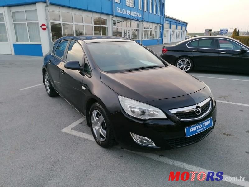 2010' Opel Astra 1,7 Cdti photo #3