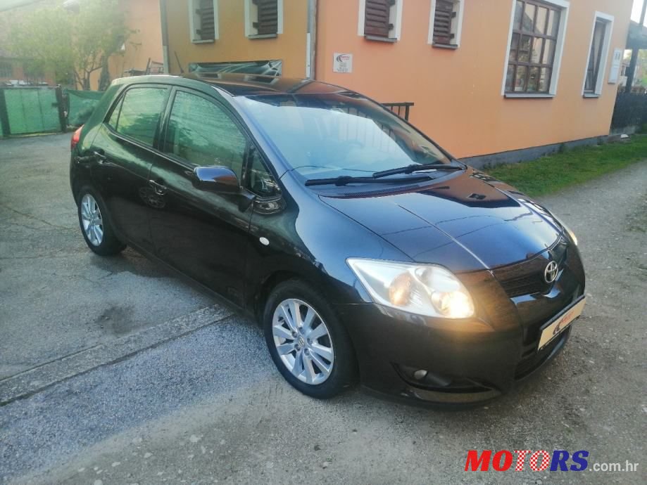 2008' Toyota Auris photo #2
