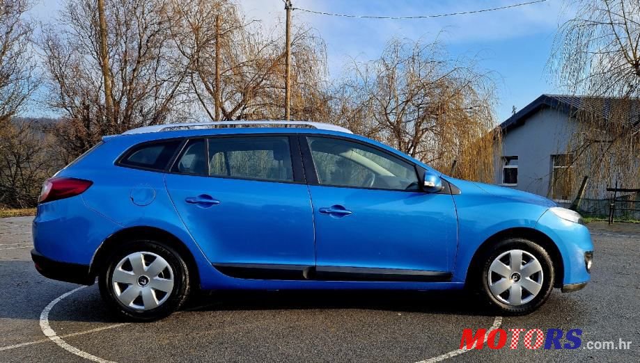 2012' Renault Megane Grandtour photo #4