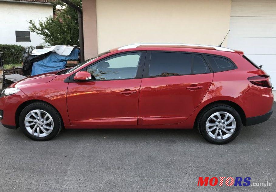 2013' Renault Megane Grandtour photo #1