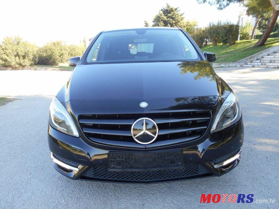 2013' Mercedes-Benz B-Class 180 Cdi photo #1