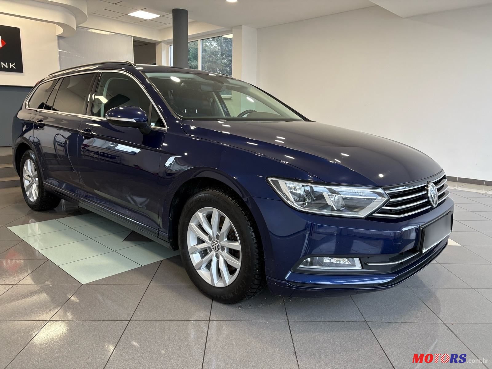 2017' Volkswagen Passat Variant photo #3