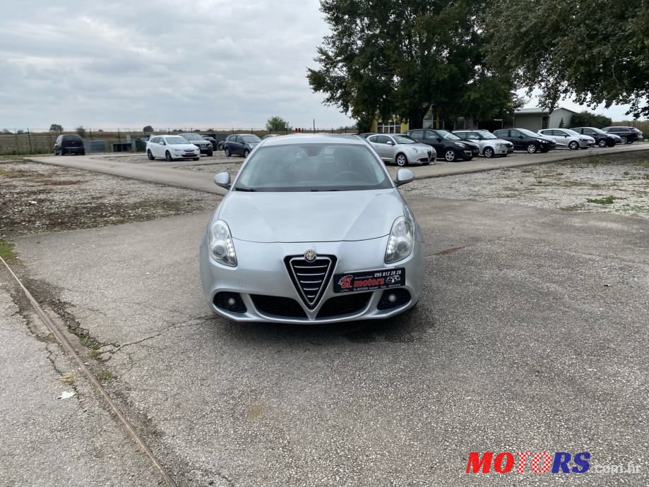 2011' Alfa Romeo Giulietta photo #3