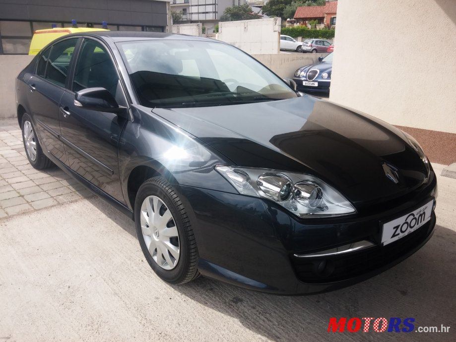 2010' Renault Laguna photo #1