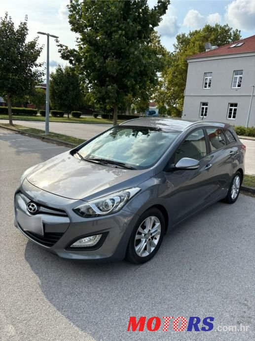 2013' Hyundai i30 Cw 1,6 Crdi photo #2