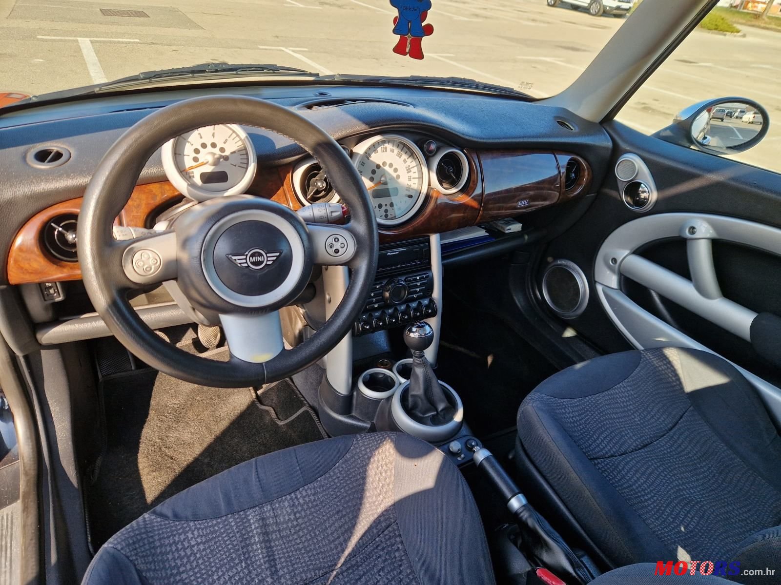 2004' MINI Cooper Mini One photo #5